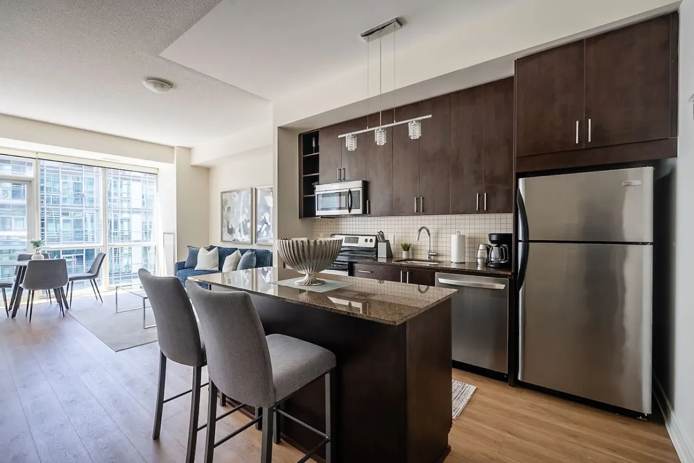 Stylish 1BR Urban Retreat Workspace Sleeps 4 3