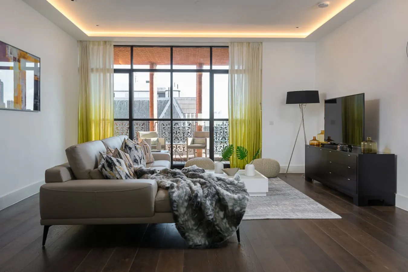 Westminster 3-Bed with Concierge | Balcony | AC