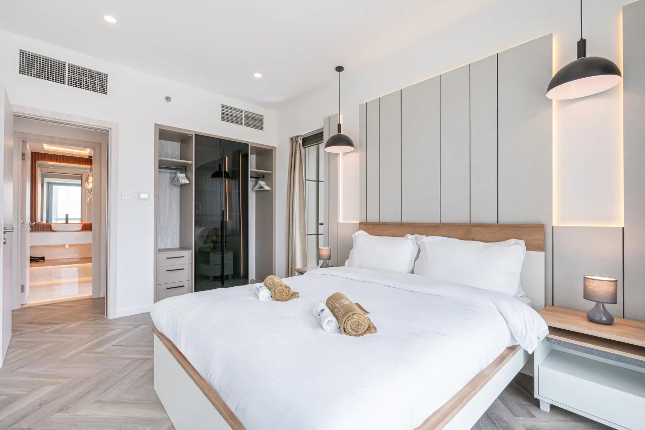 Ultra Modern Boulevard Home w/ Stunning City View 14