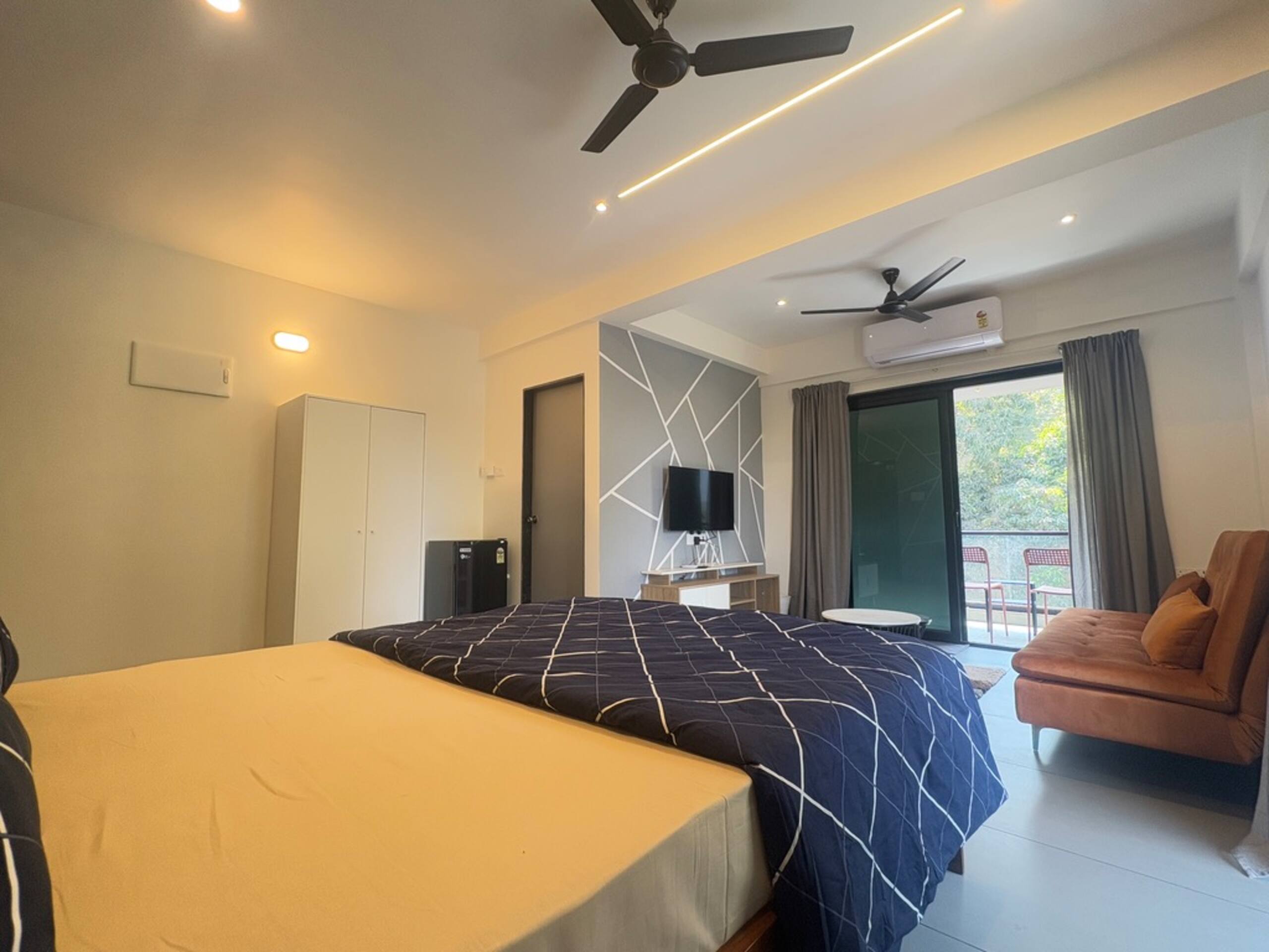 Modern Studio Retreat with Balcony 4