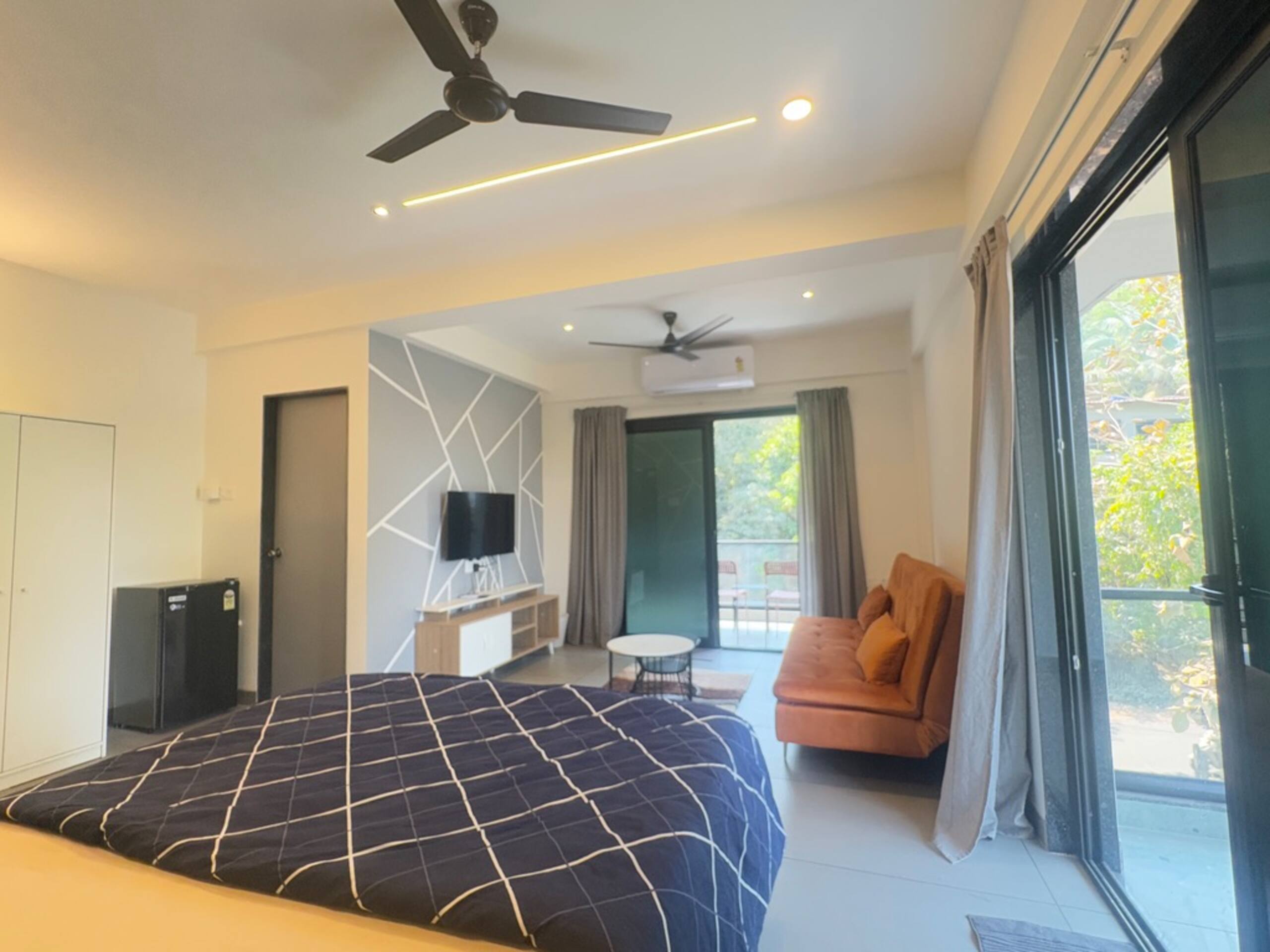 Modern Studio Retreat with Balcony 1