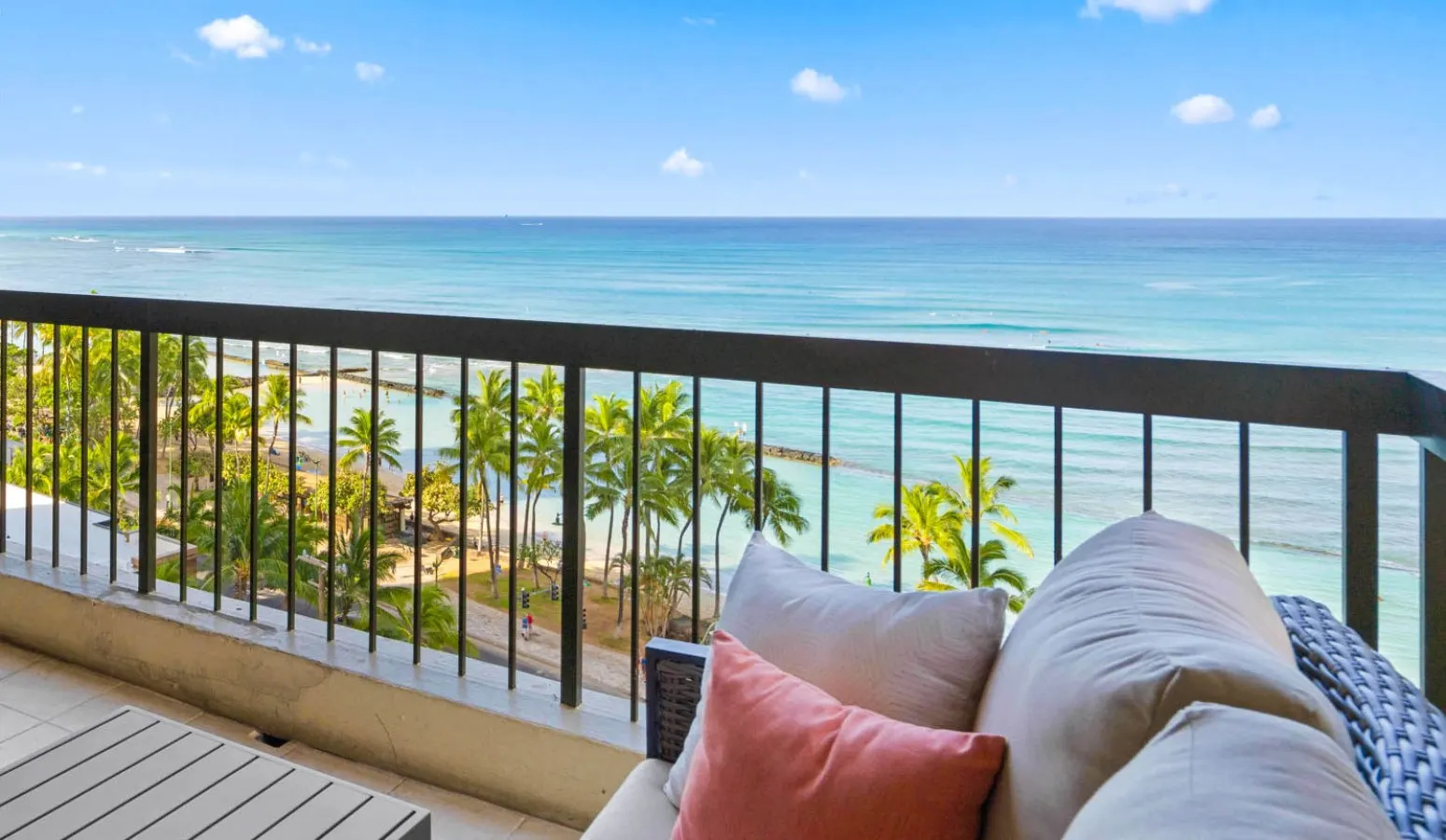 Luxury Oceanfront Waikiki Beach Tower w Ocean View — photo 2