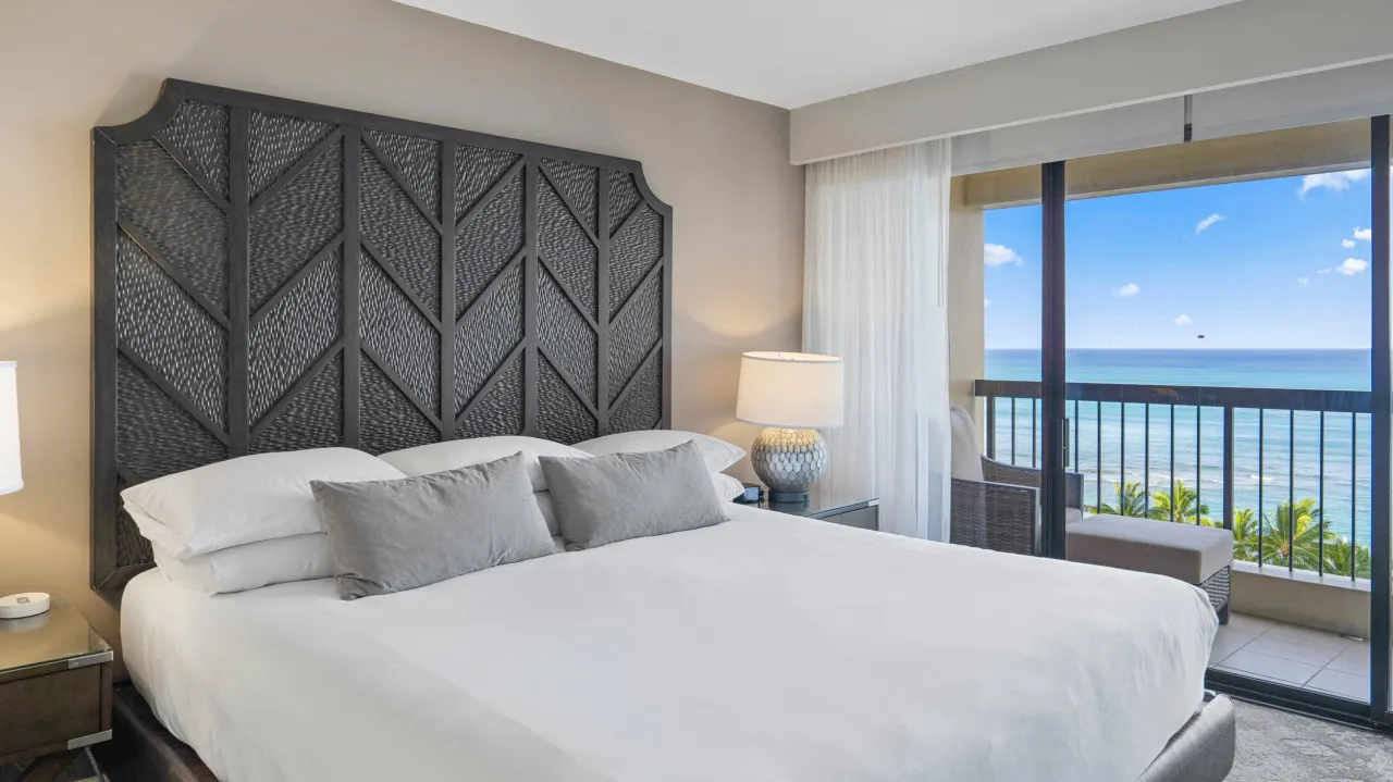Luxury Oceanfront Waikiki Beach Tower w Ocean View — photo 3