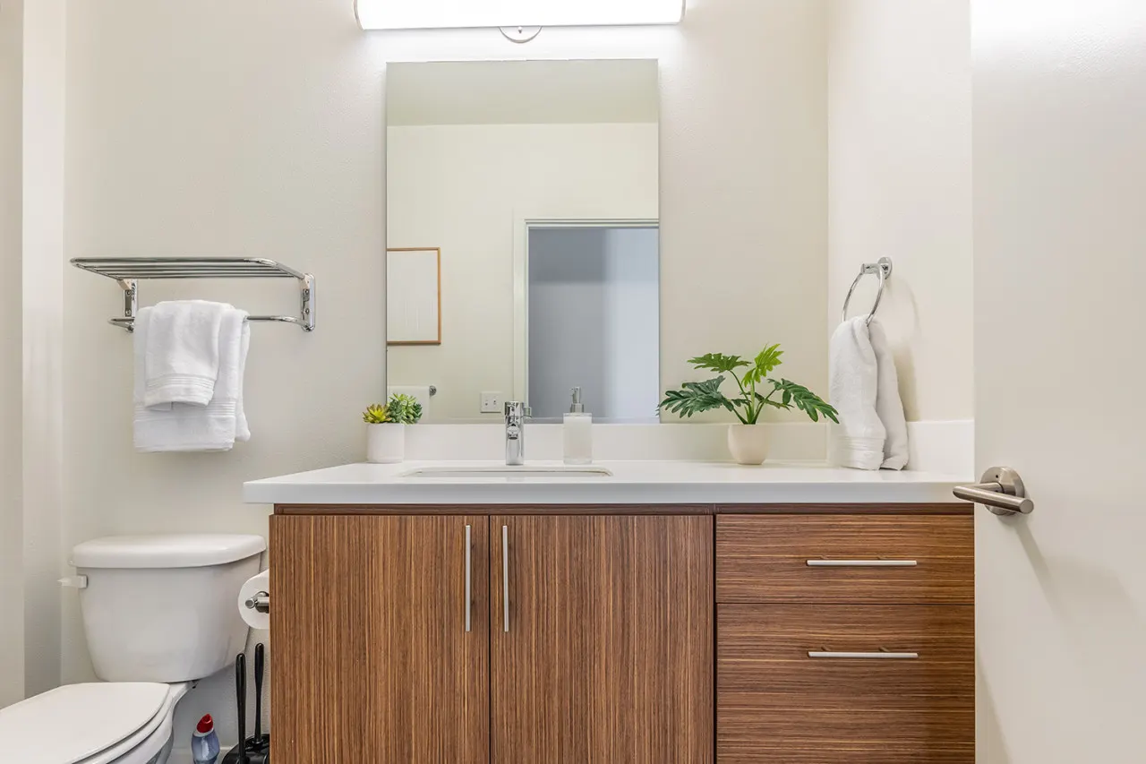 Apartment close to Downtown with Modern Furnishings 10
