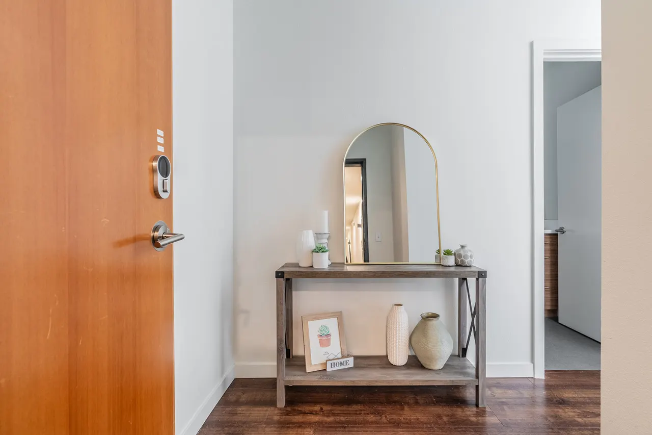 Apartment close to Downtown with Modern Furnishings 13