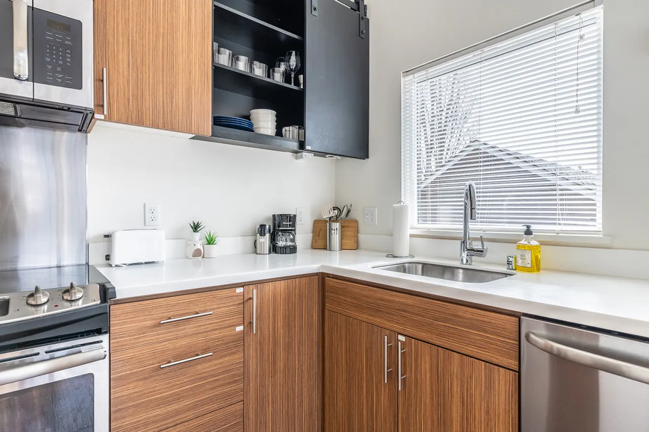 Apartment close to Downtown with Modern Furnishings 16