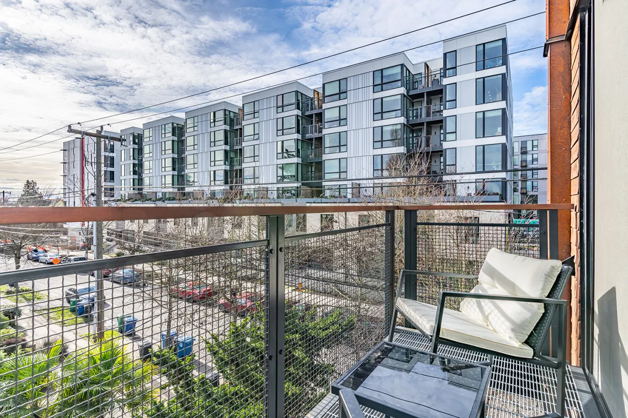 Apartment close to Downtown with Modern Furnishings 17