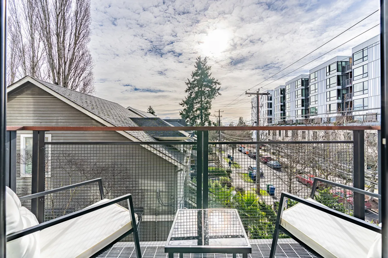 Apartment close to Downtown with Modern Furnishings 18