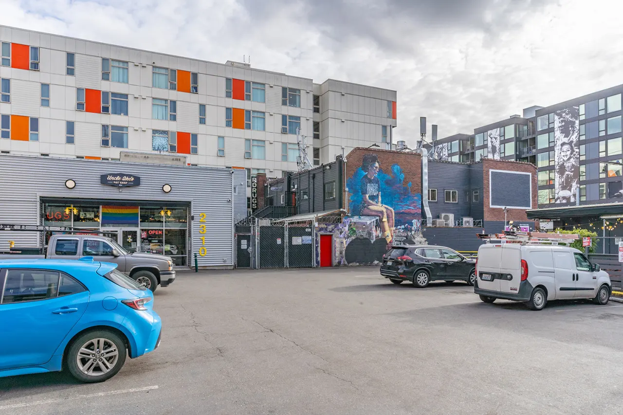 Apartment close to Downtown with Modern Furnishings 20