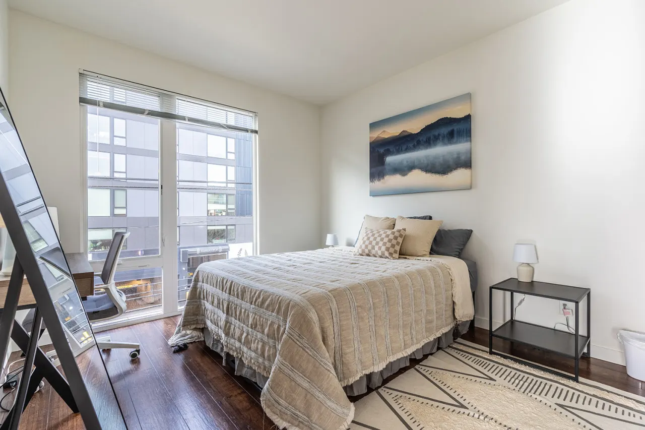 Apartment close to Downtown with Modern Furnishings 6