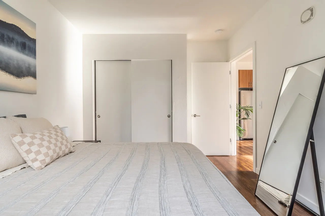 Apartment close to Downtown with Modern Furnishings 8