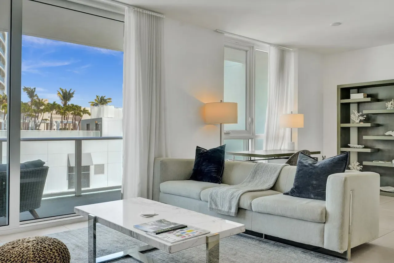 Exclusive Beachside Condo with 5-Star Amenities — photo 2