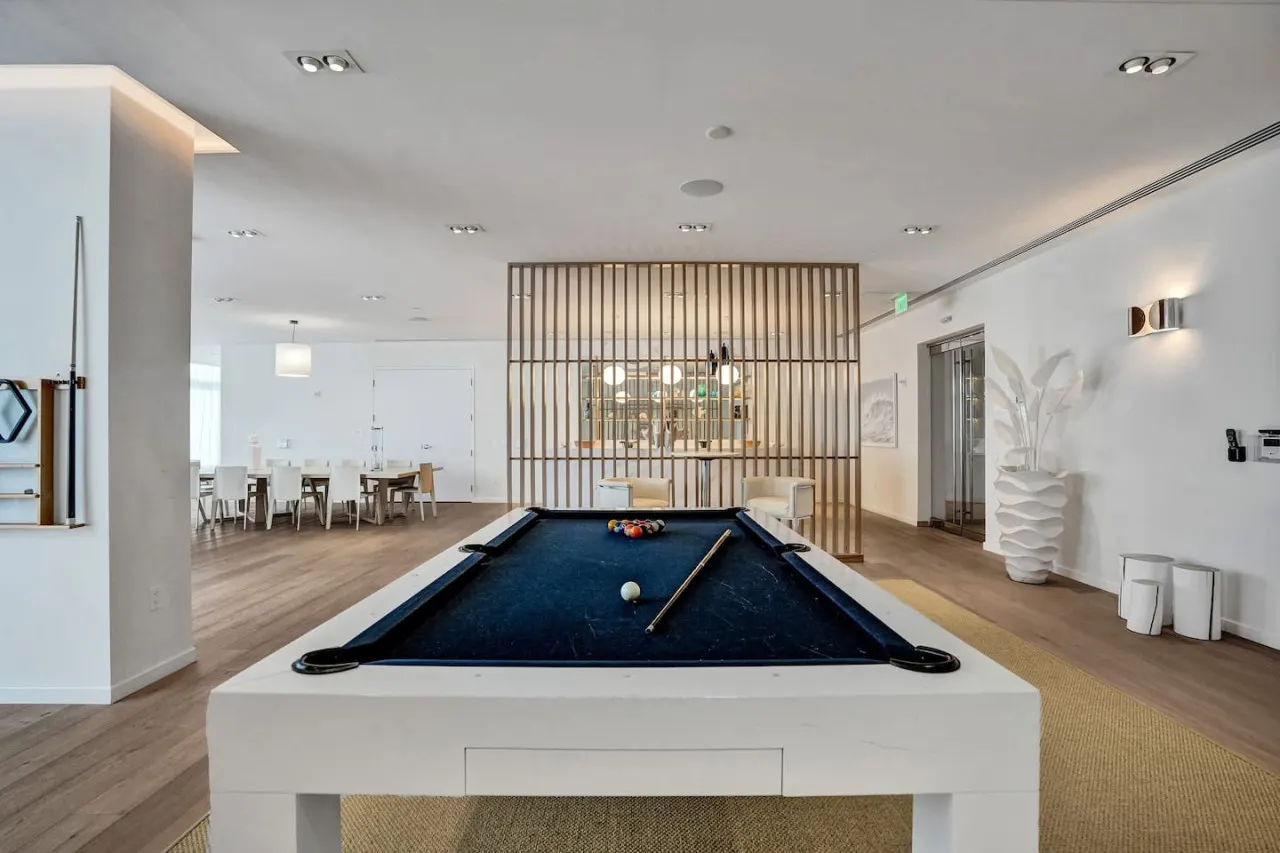 Exclusive Beachside Condo with 5-Star Amenities — photo 4
