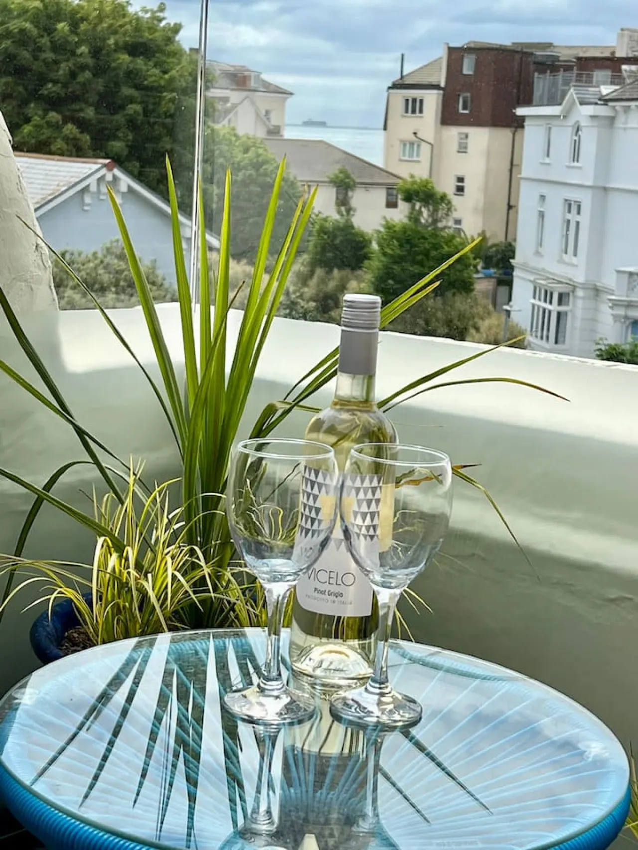 Beach at end of road, Roof Terrace, Private Parking 9
