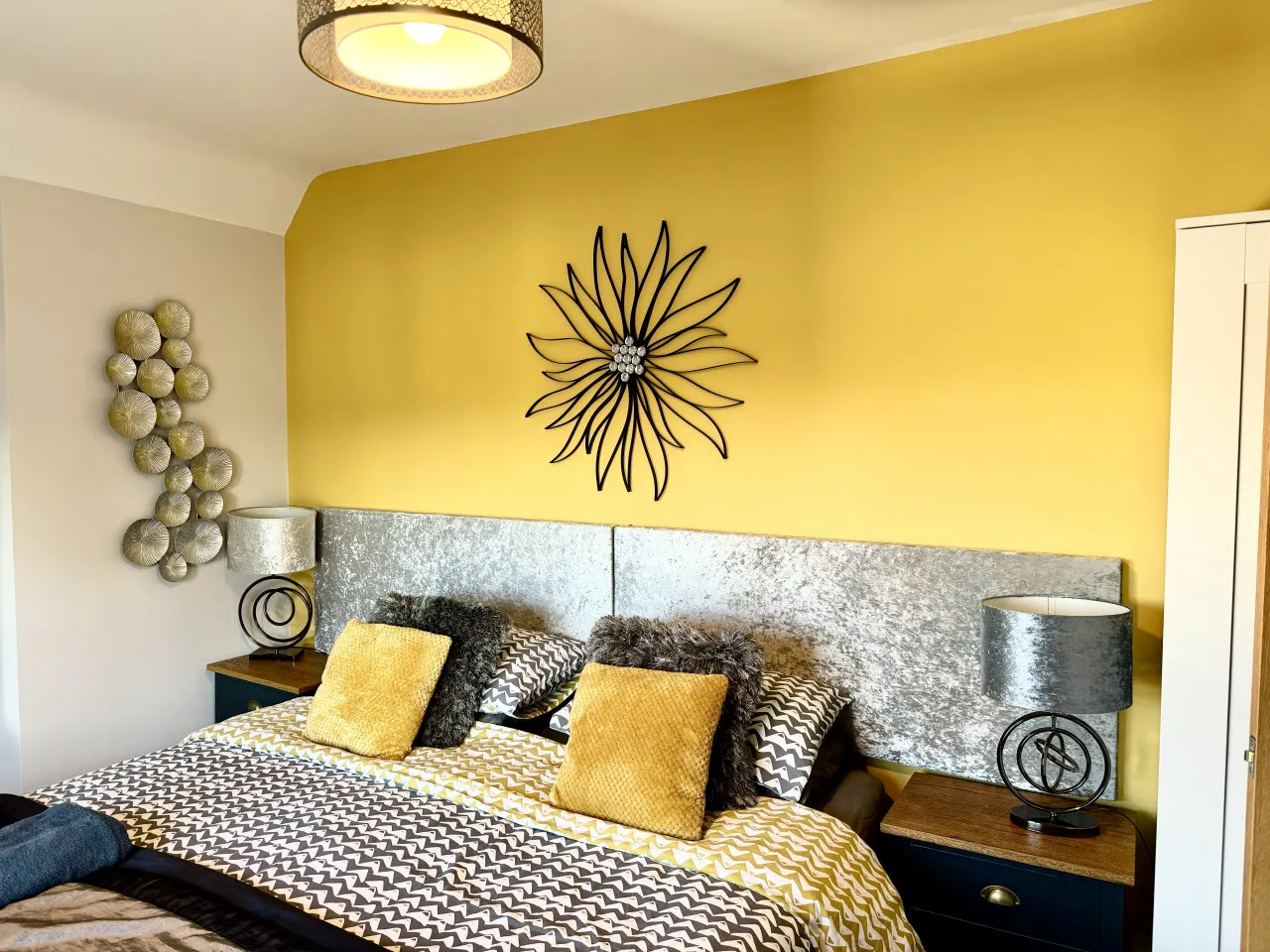 Beach at end of road, Roof Terrace, Private Parking 11