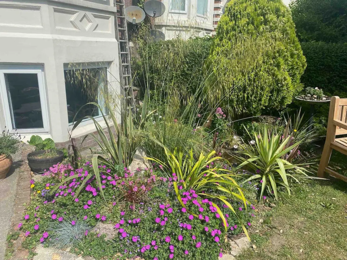 Beach at end of road, Roof Terrace, Private Parking 13