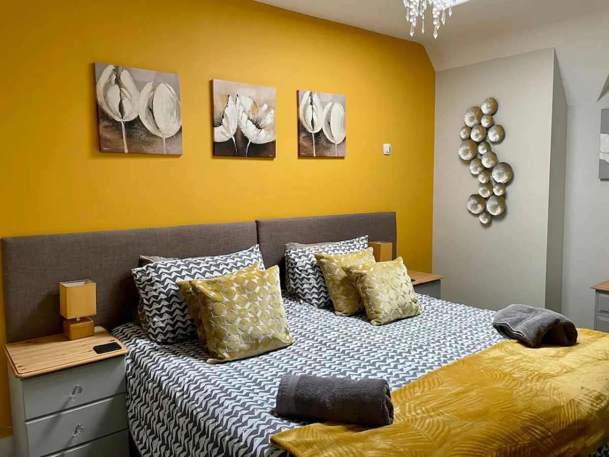 Beach at end of road, Roof Terrace, Private Parking 16