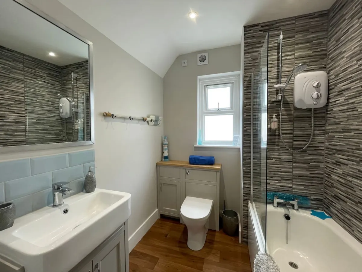 Beach at end of road, Roof Terrace, Private Parking 17