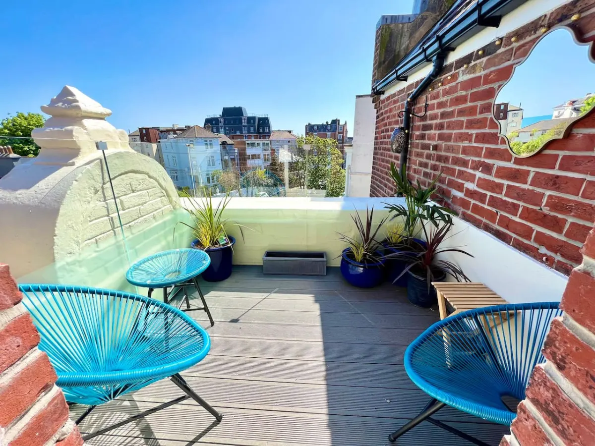 Beach at end of road, Roof Terrace, Private Parking 3