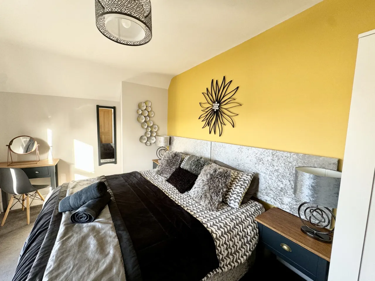 Beach at end of road, Roof Terrace, Private Parking 6