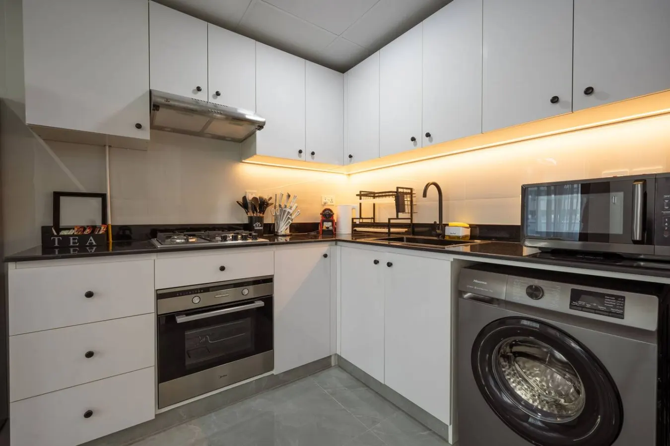 Dubai Marina - 1 BHK Unique Apartment 8
