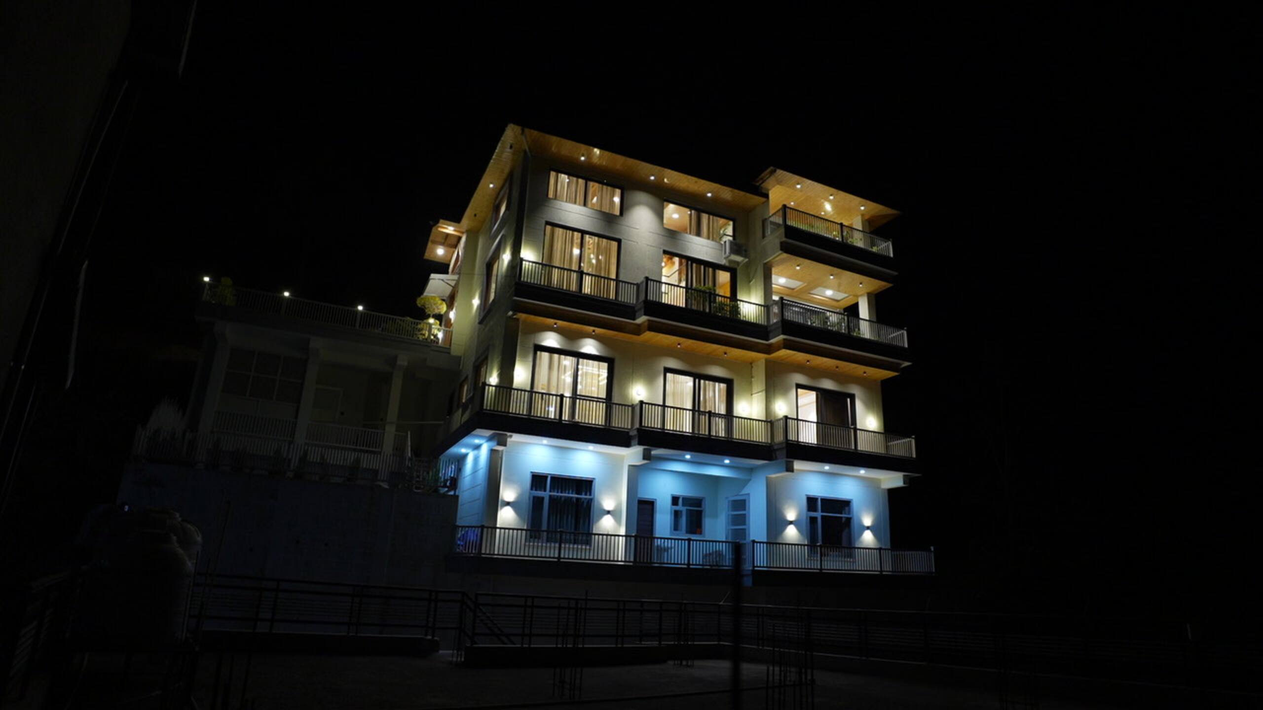 Amber Moon 28