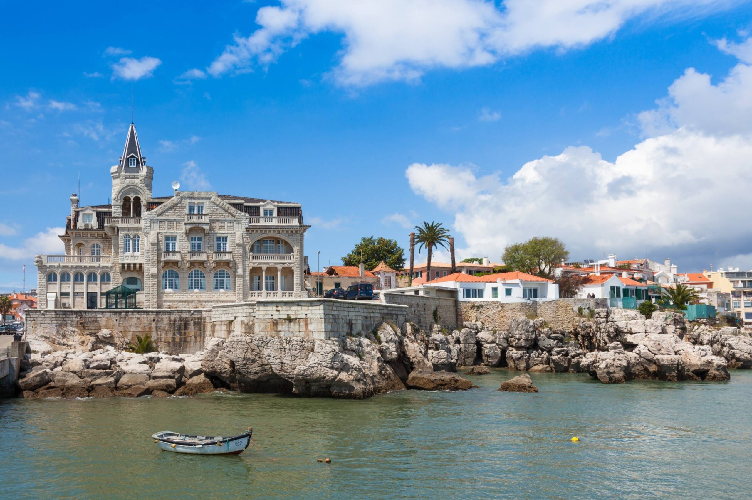 Beachside Cascais Historic Center Apt with Patio 27