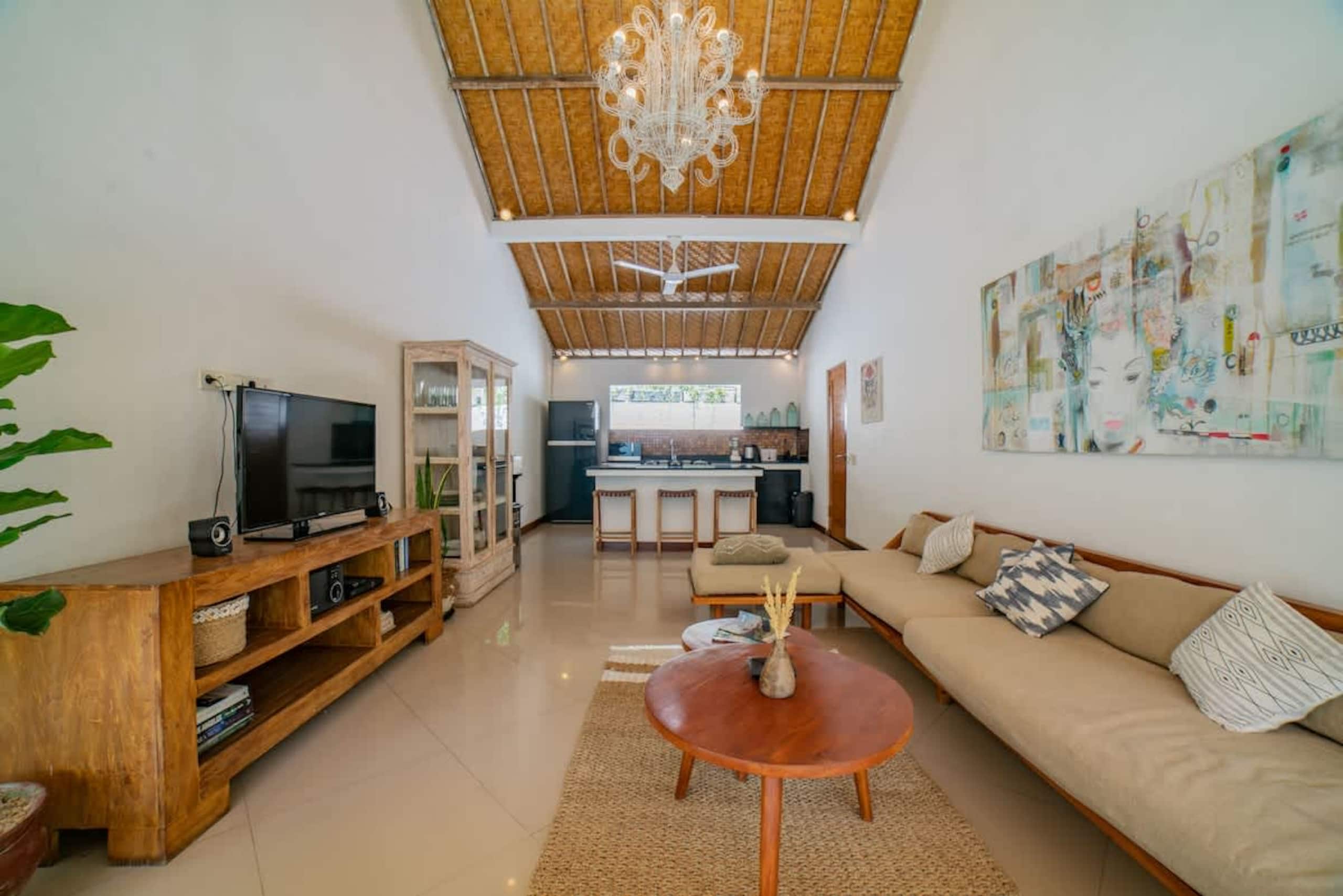 4BR villa w/ private pool & garden view 11