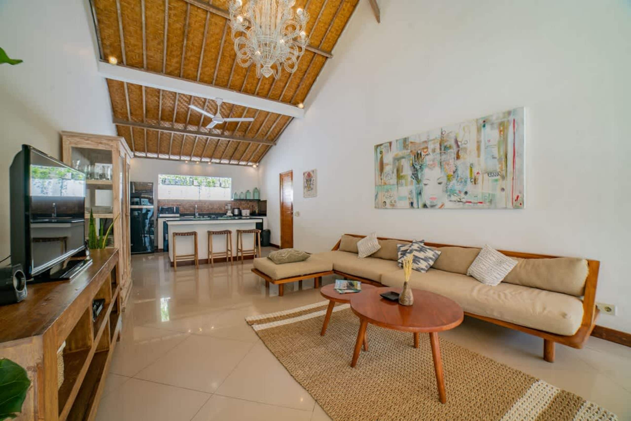 4BR villa w/ private pool & garden view — photo 2