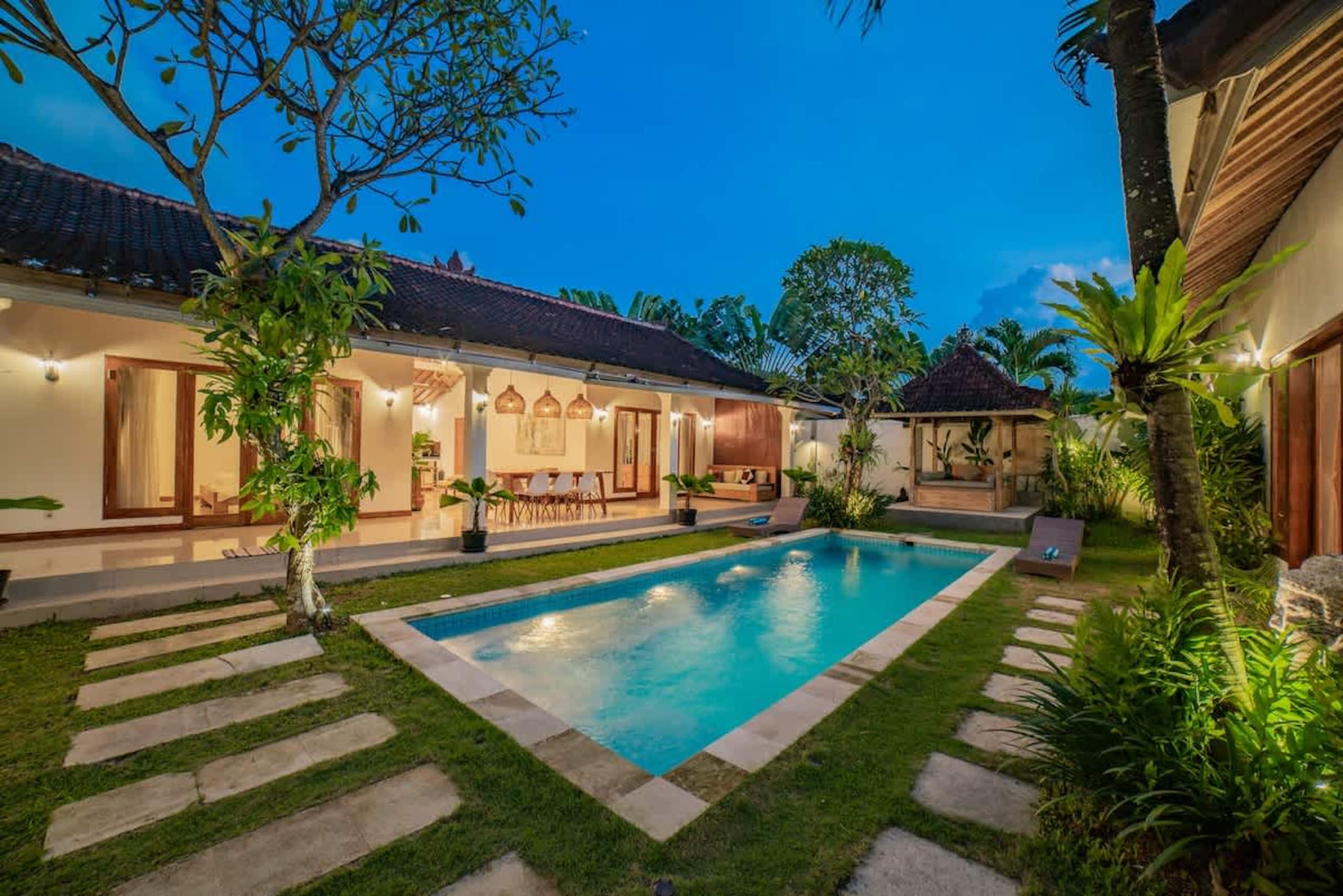 4BR villa w/ private pool & garden view 8