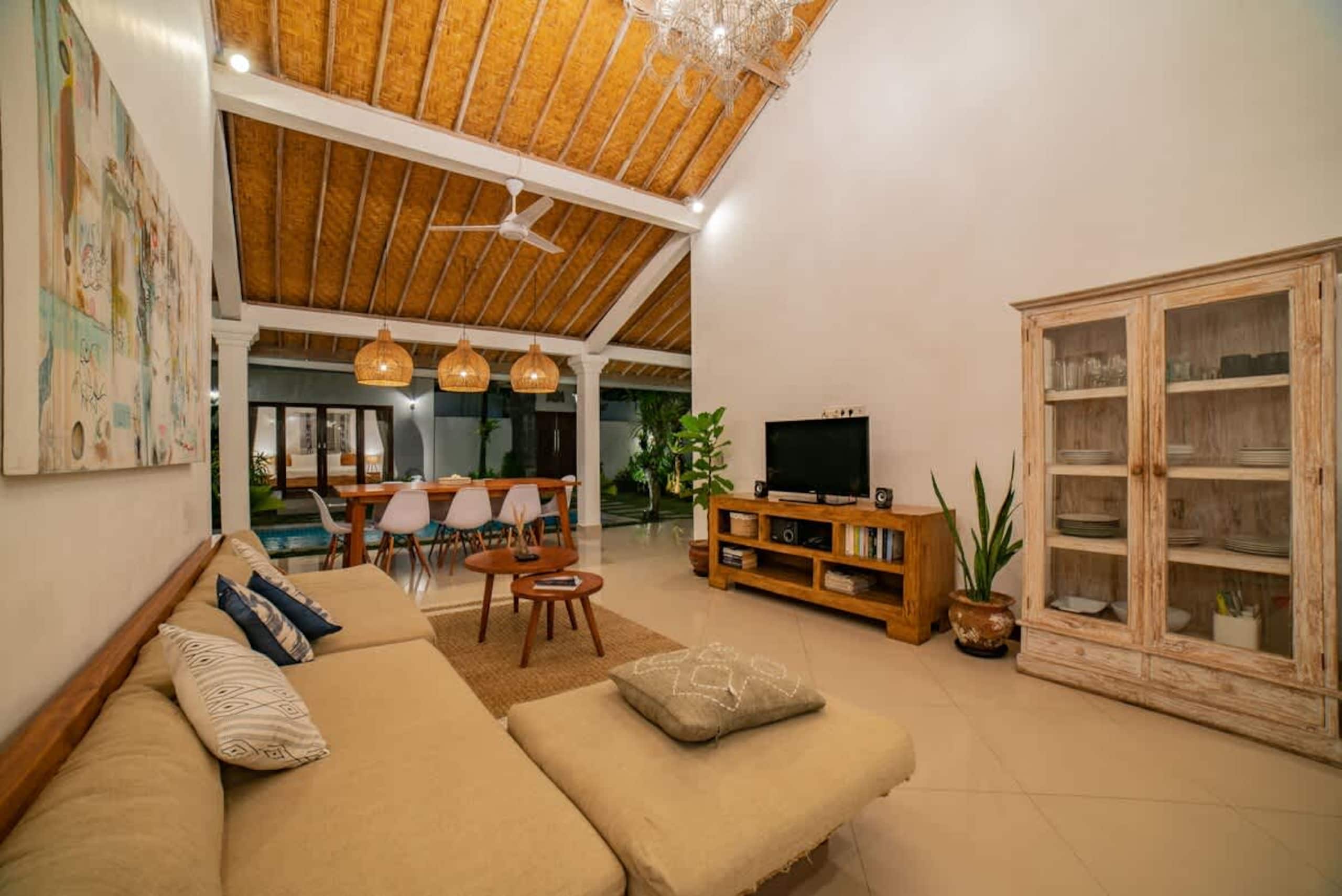 4BR villa w/ private pool & garden view 22