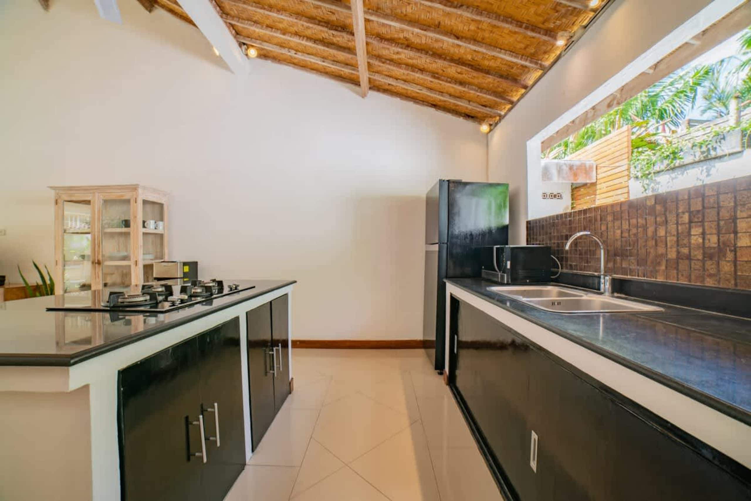 4BR villa w/ private pool & garden view 26