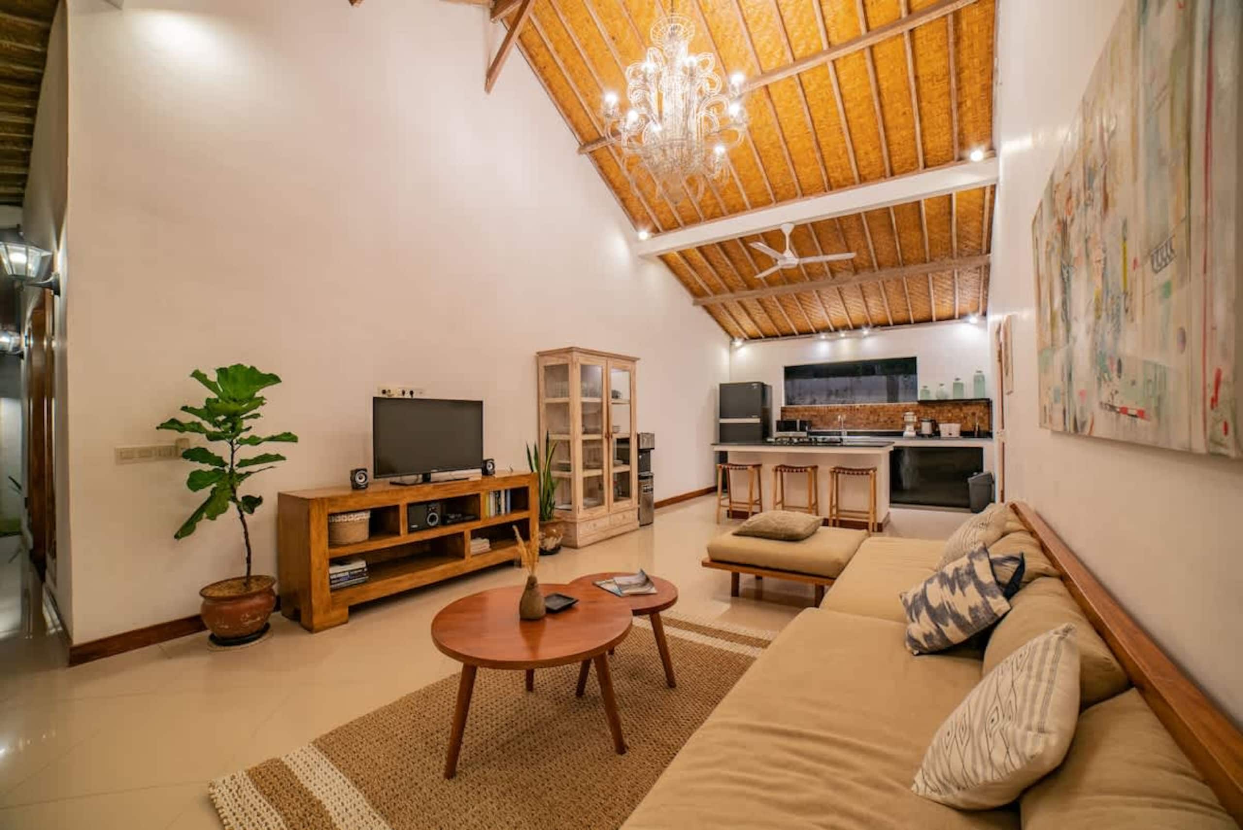 4BR villa w/ private pool & garden view 20