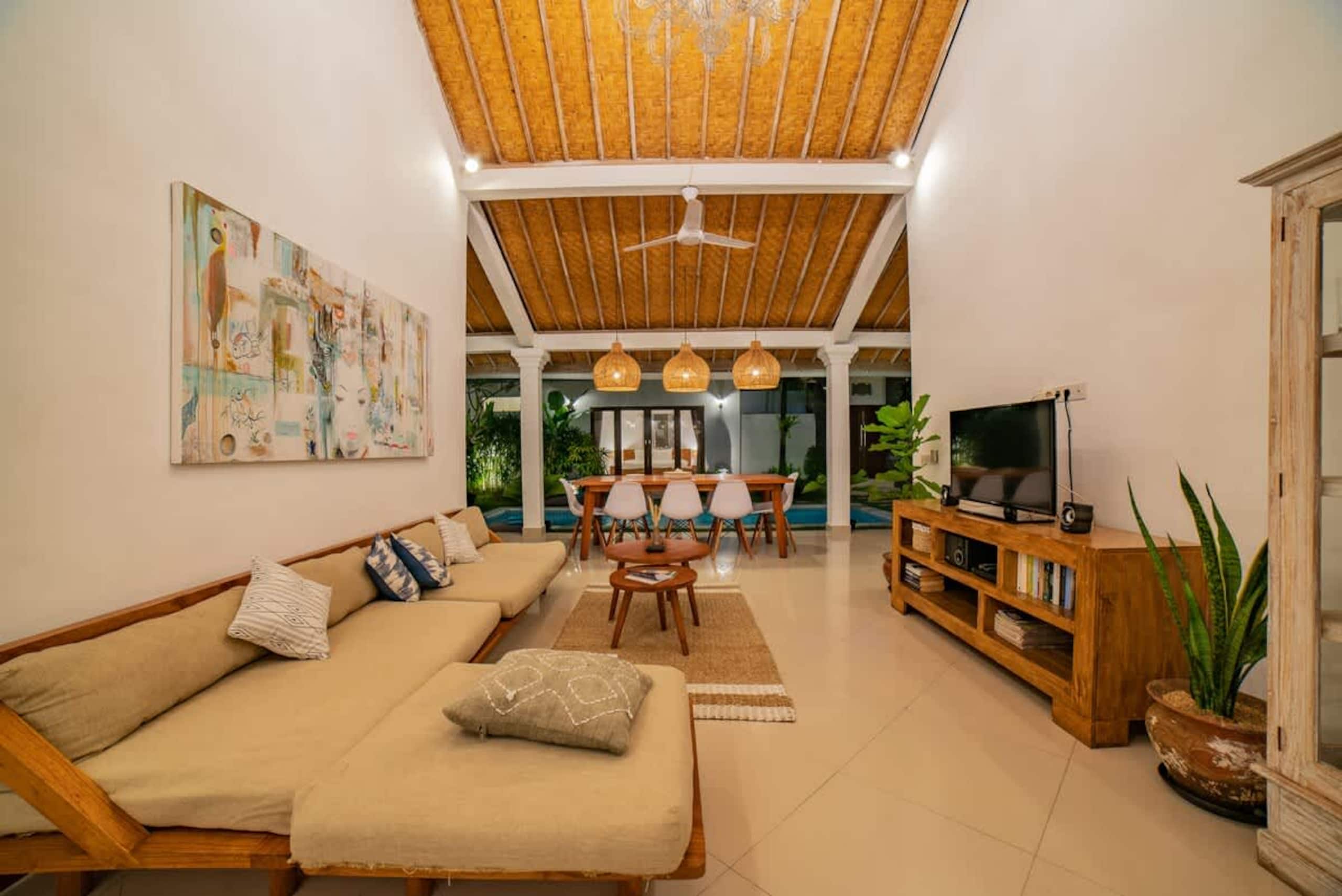 4BR villa w/ private pool & garden view 9