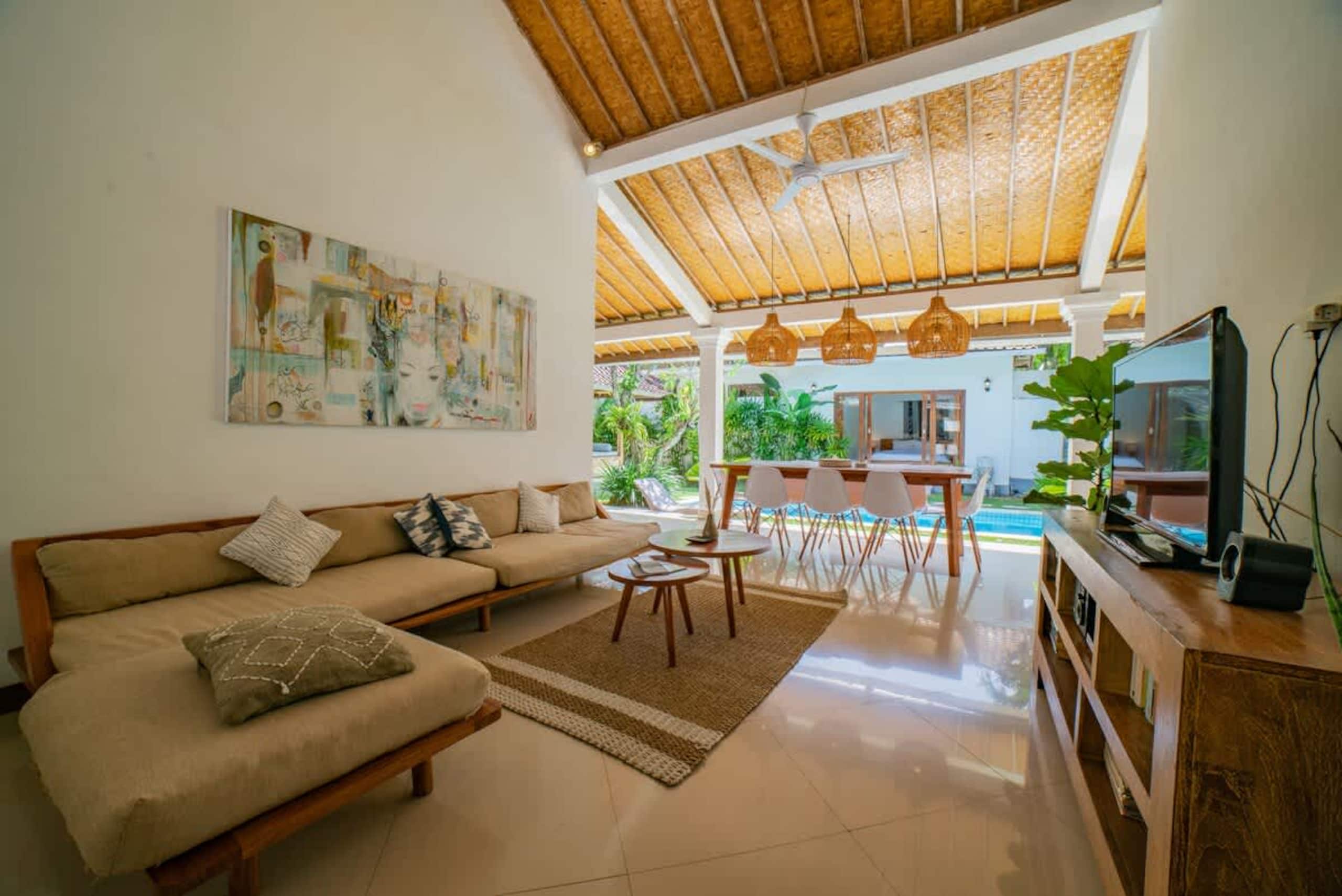 4BR villa w/ private pool & garden view 17