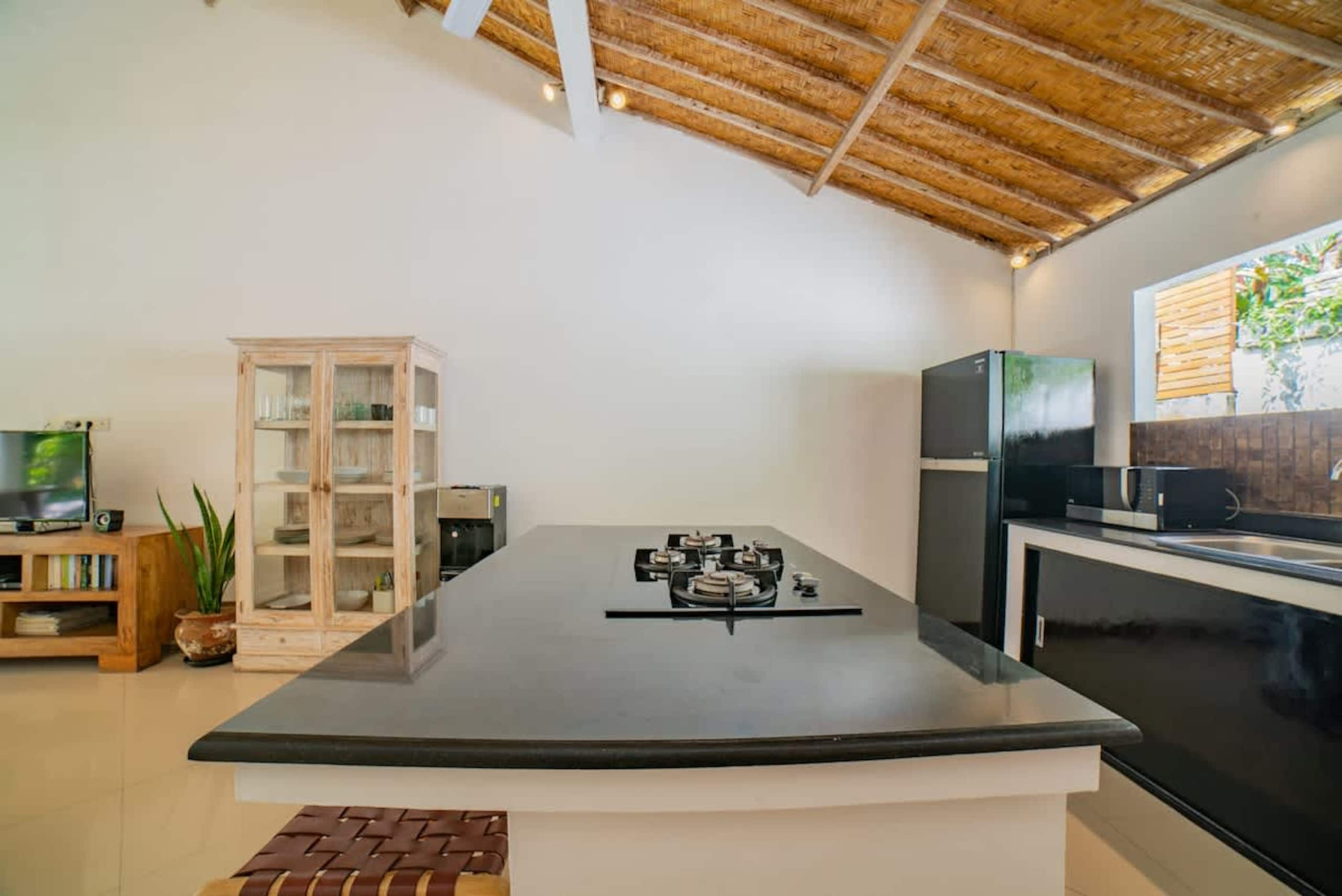 4BR villa w/ private pool & garden view 24