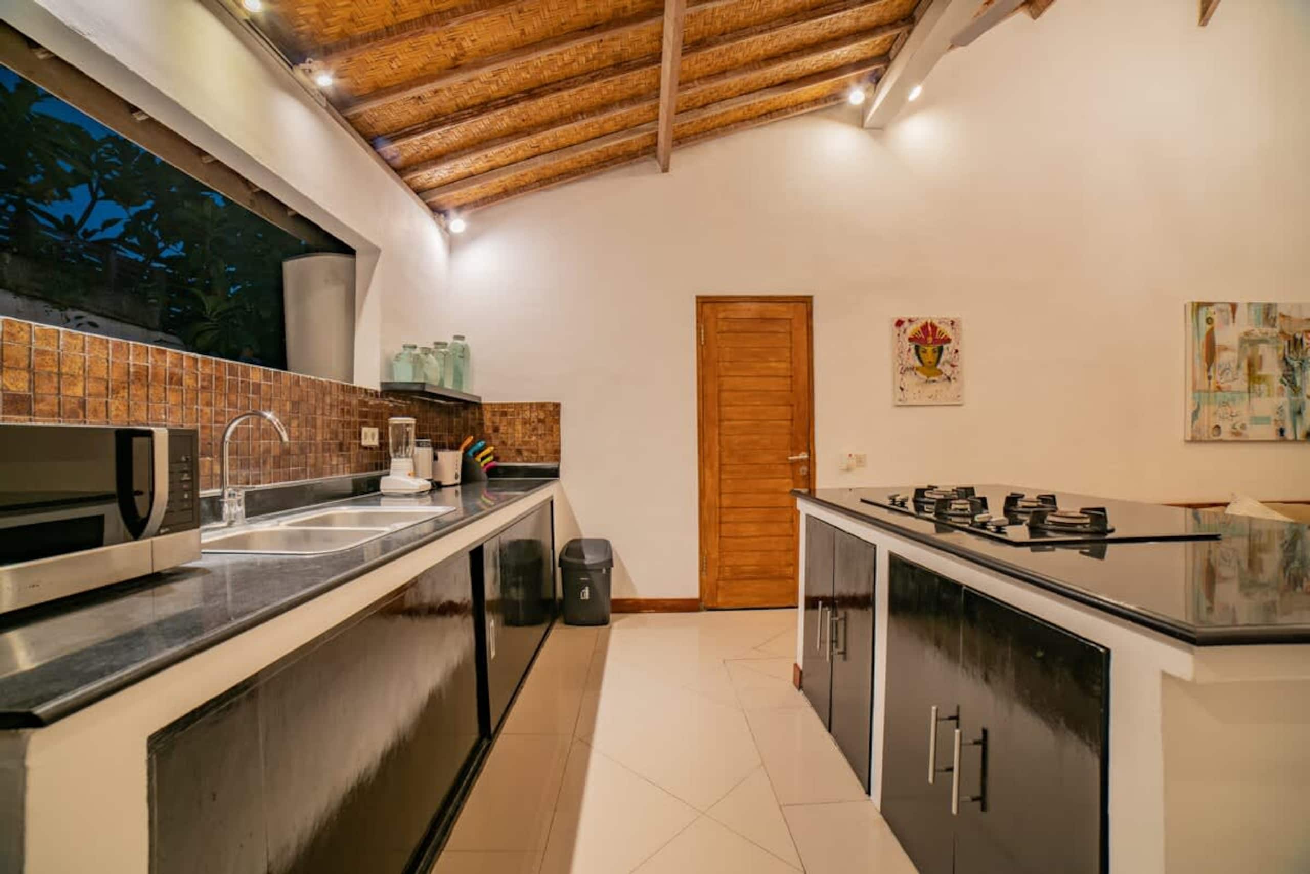 4BR villa w/ private pool & garden view — photo 5