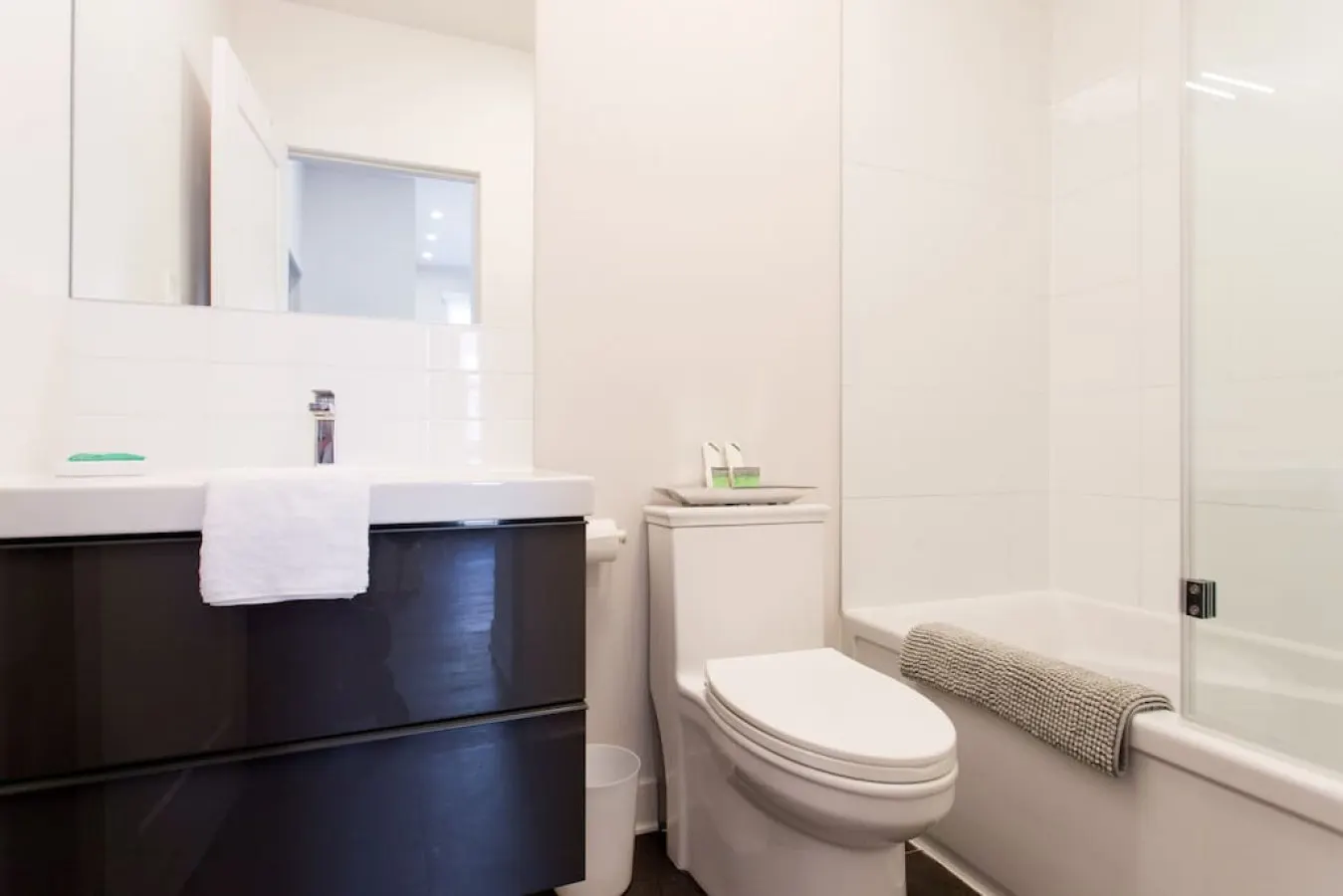 Mile End - Brand New Light filled Mile End Flat - Unit 202 15