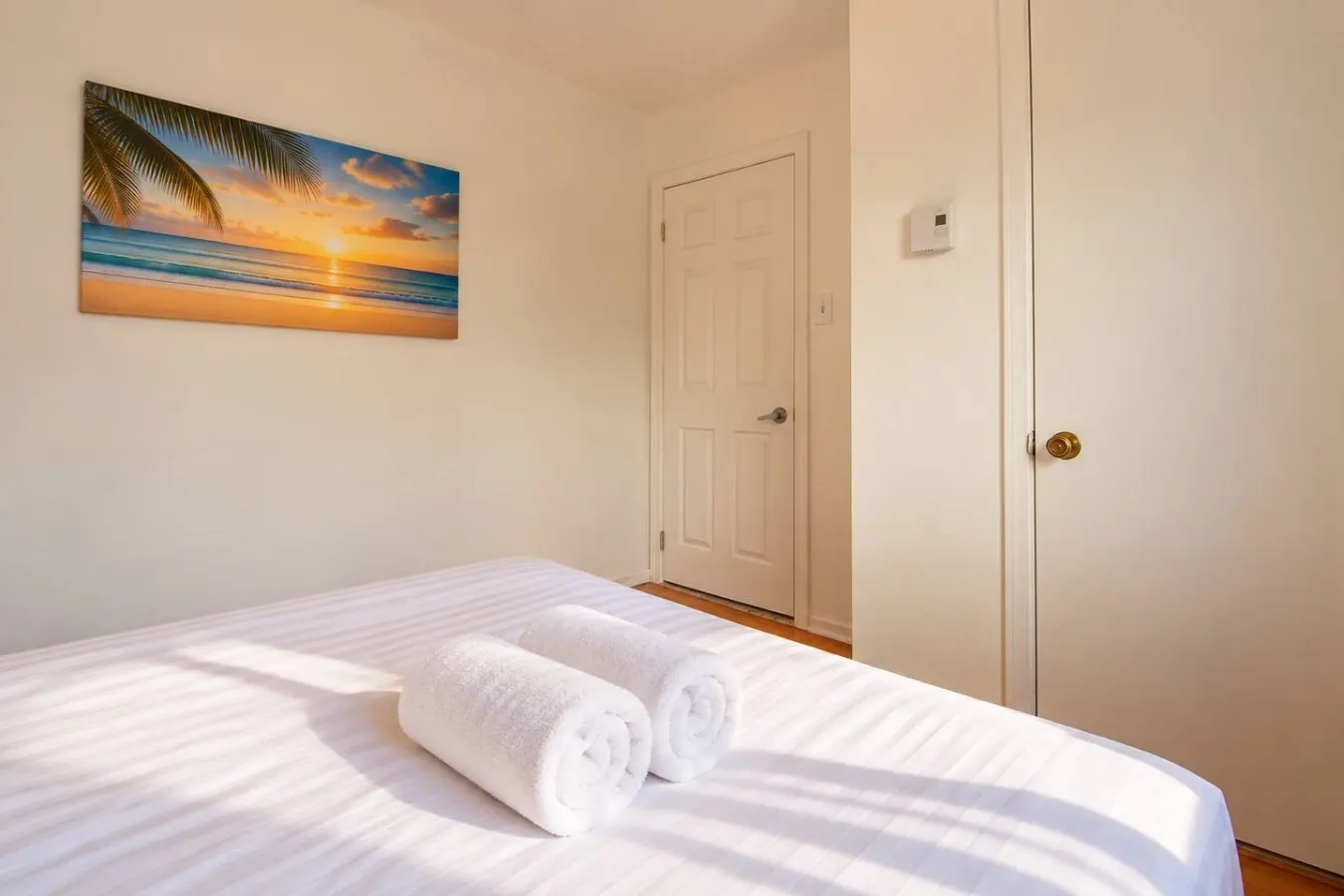 Elegant 3 Bdr Free Parking Close to Montreal DT 10