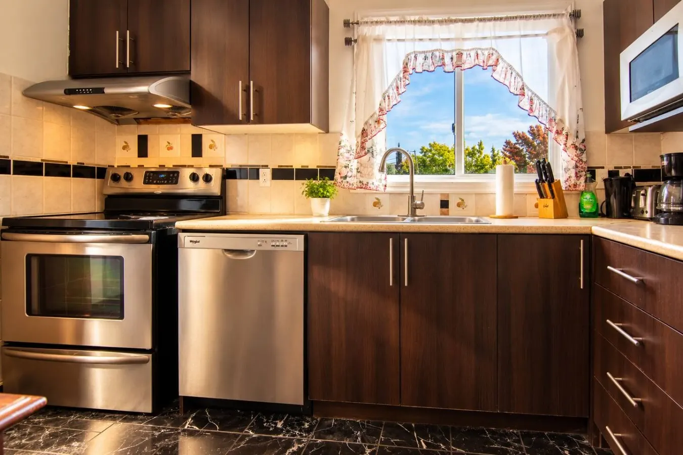 Elegant 3 Bdr Free Parking Close to Montreal DT — photo 4