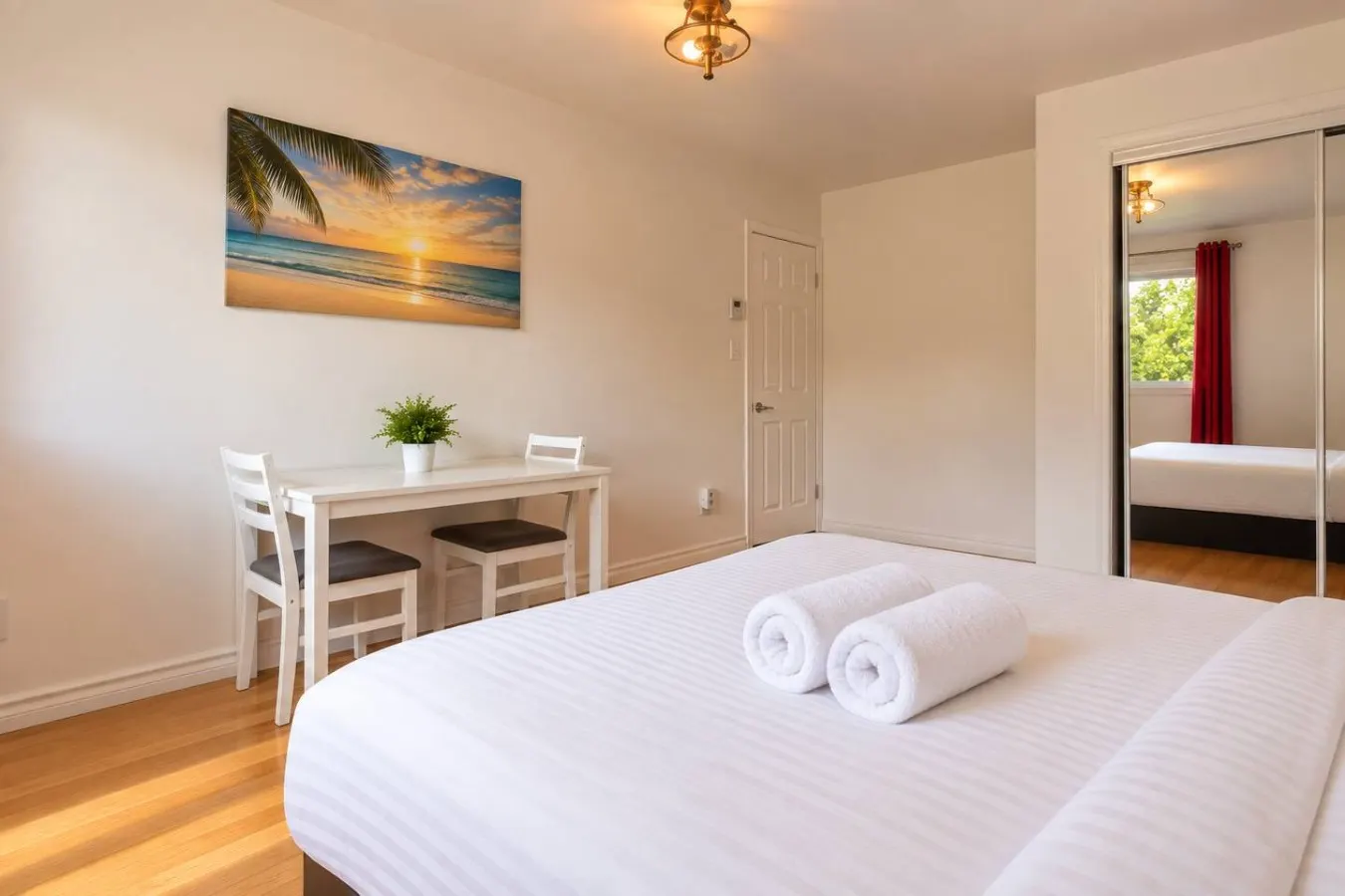 Elegant 3 Bdr Free Parking Close to Montreal DT 6