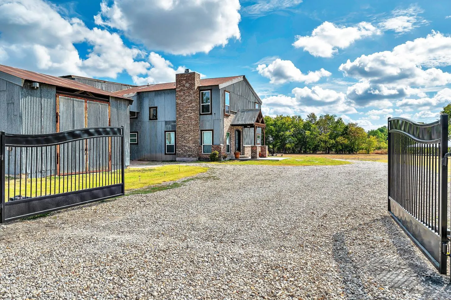The Levi Gin - Luxury Vintage Retreat — photo 3