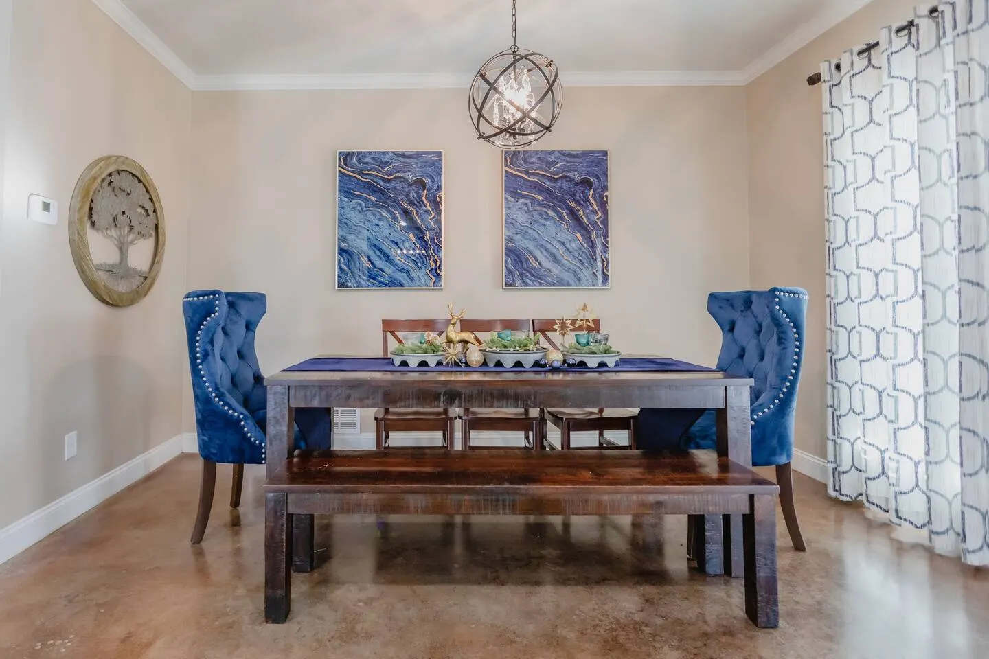 The Levi Gin - Luxury Vintage Retreat 8