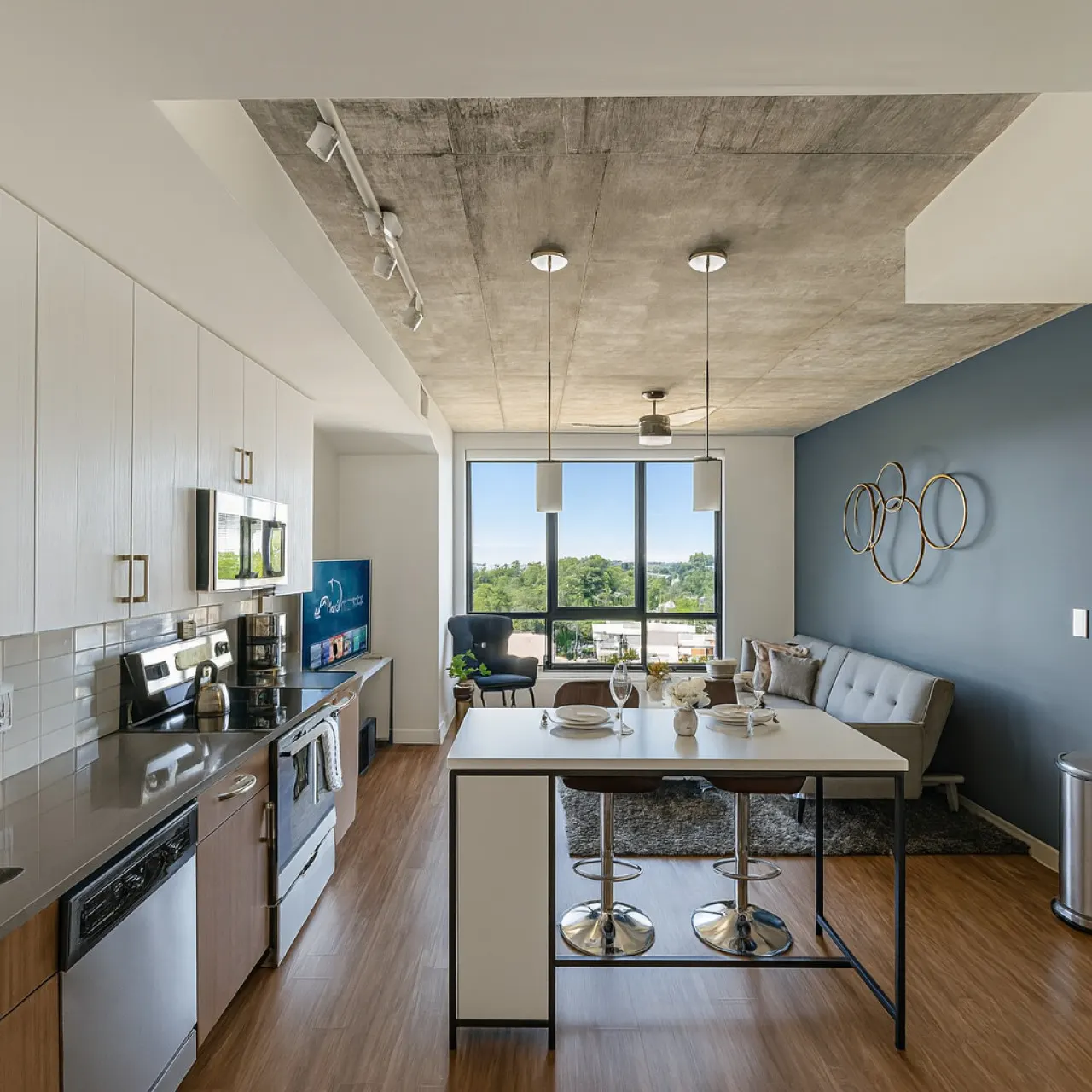 Bright 2BR Apt | Pool, Gym & Walkable Area — photo 3