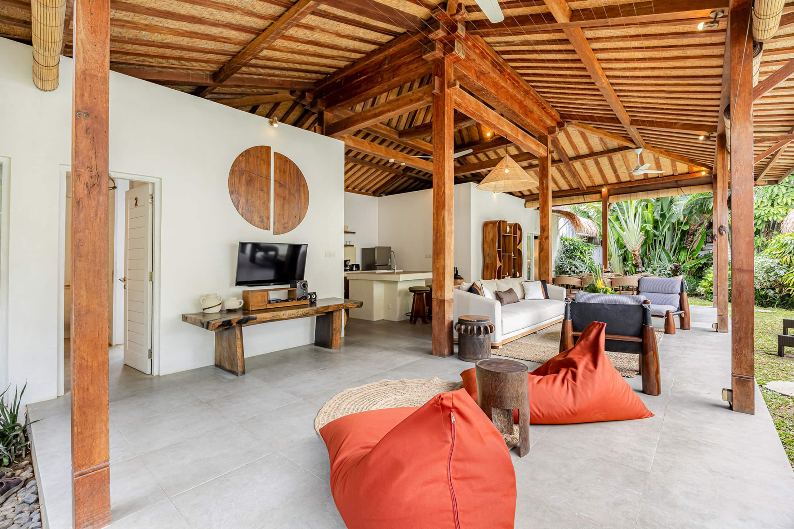 Refurbished - 800m to Beach/Kudeta Seminyak Oberoi 12