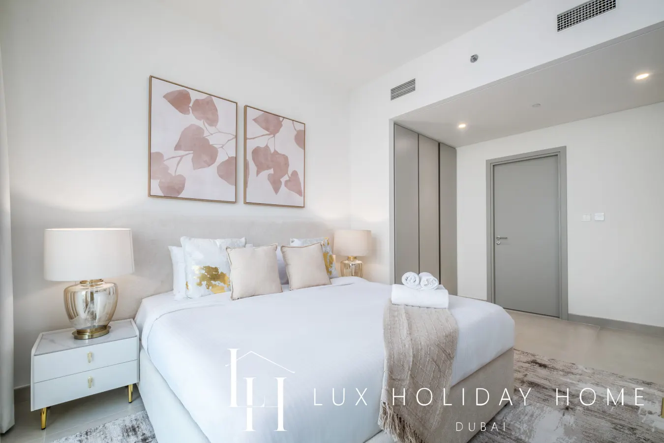 LUX The Creek Palace Residence Suite 2 14
