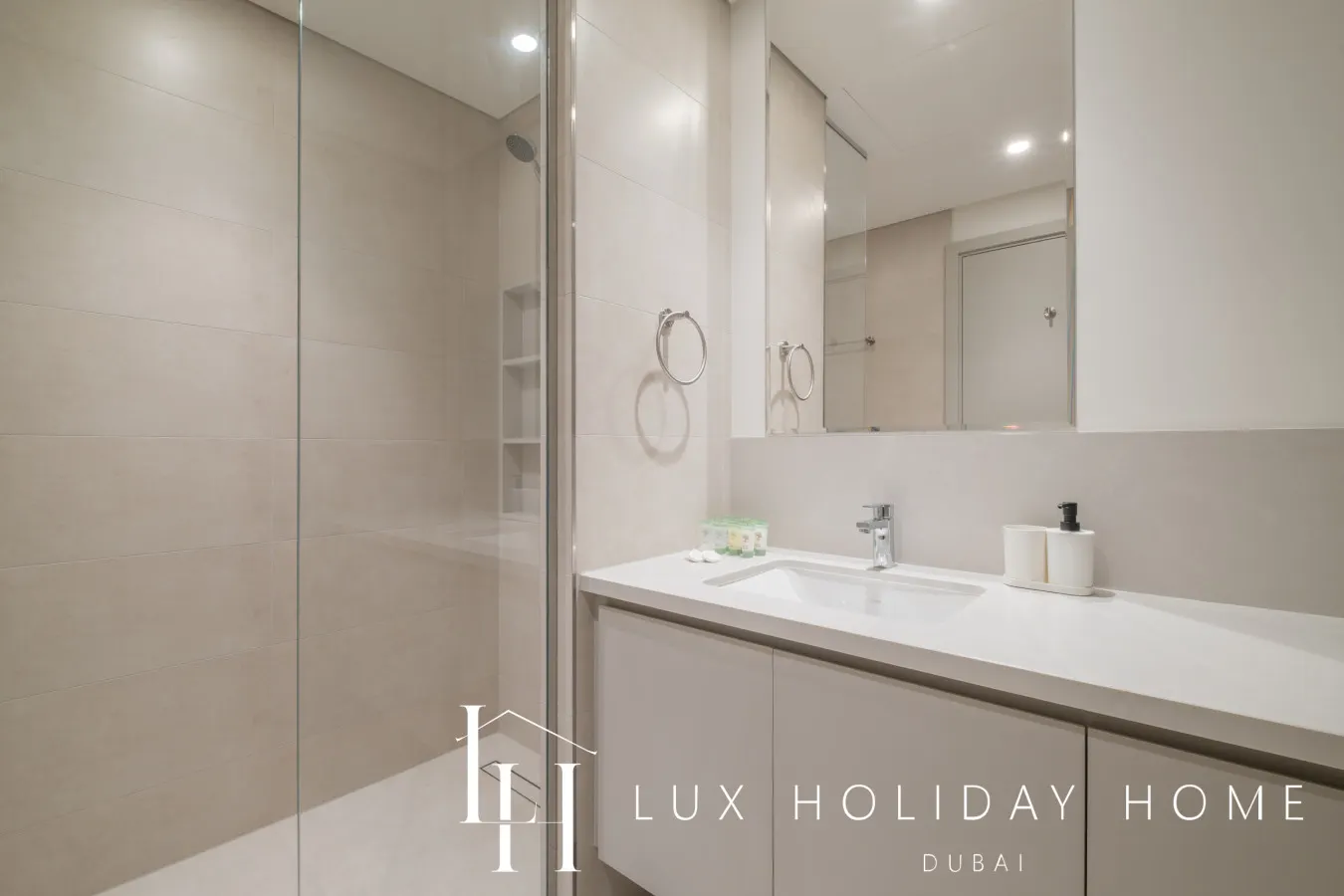 LUX The Creek Palace Residence Suite 2 16