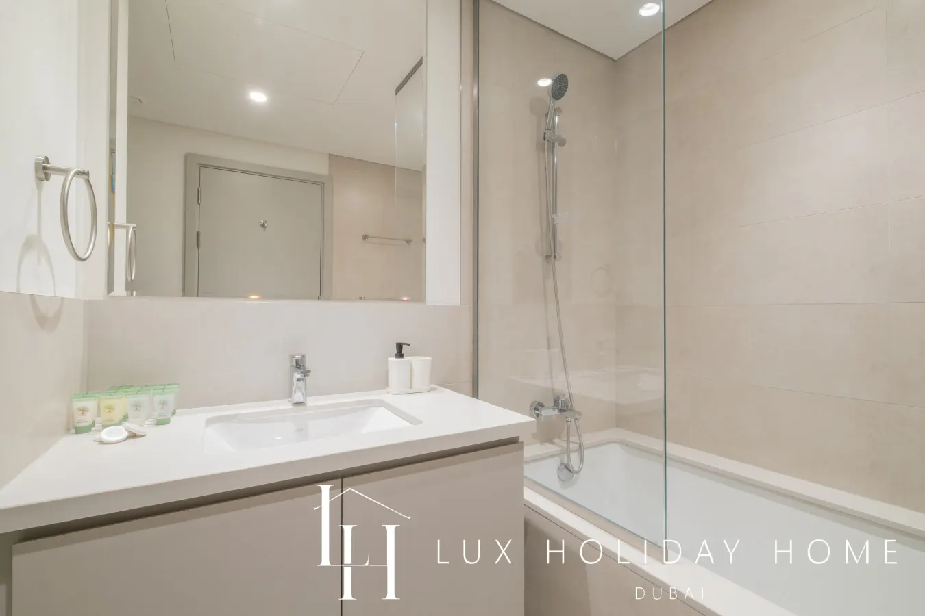 LUX The Creek Palace Residence Suite 2 20