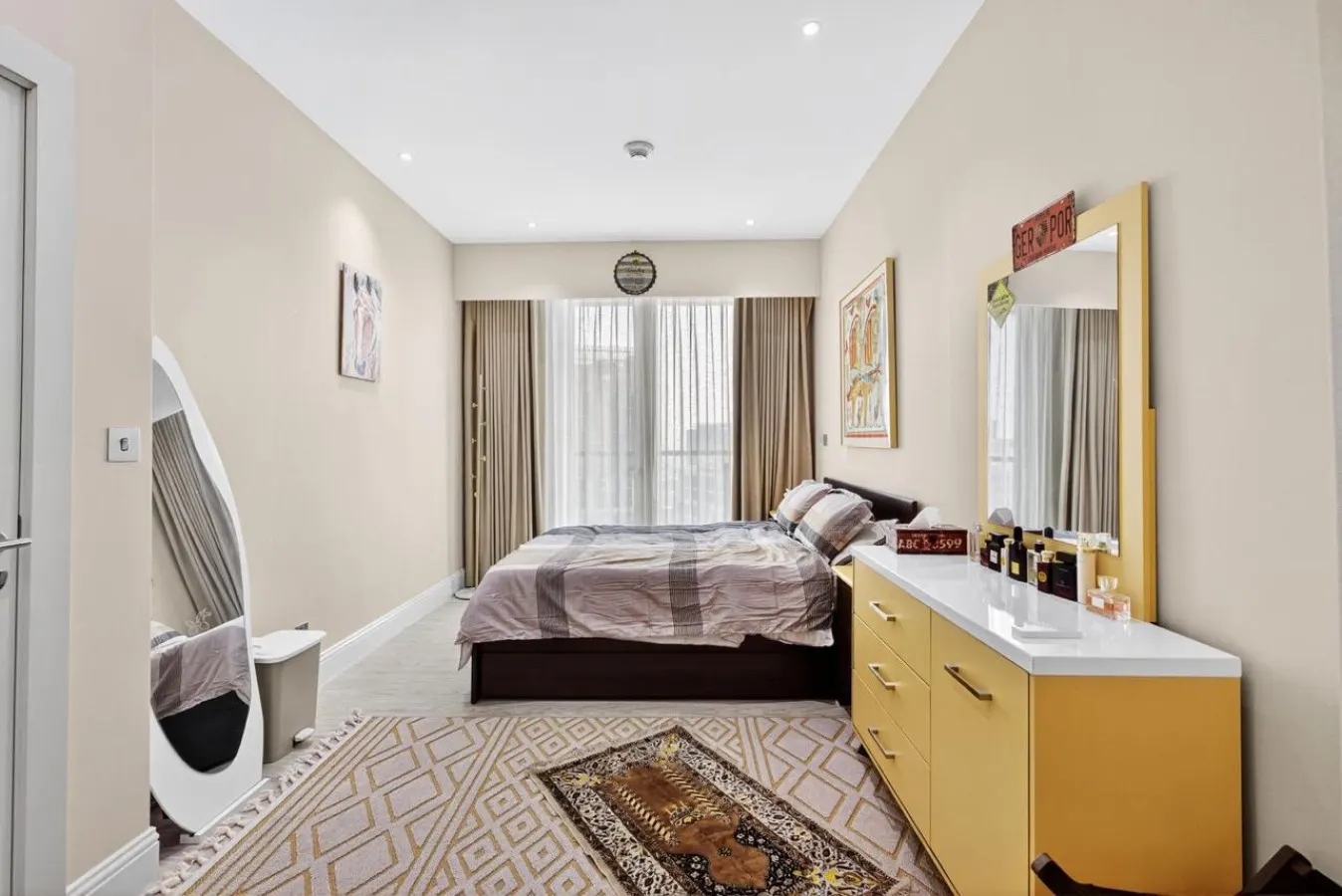 Stylish 1-Bedroom Apartment in Business Bay with Balcony Views — photo 2
