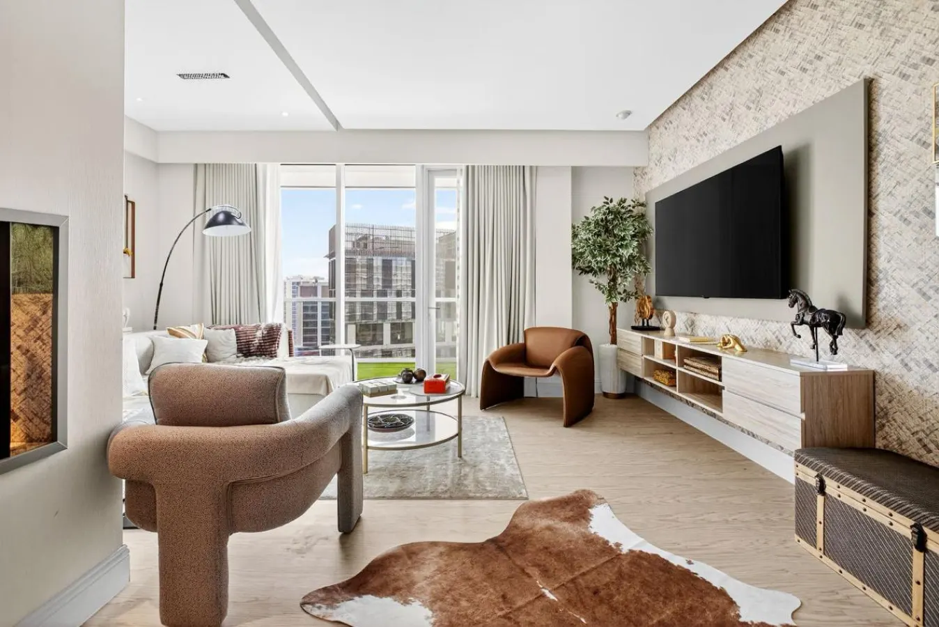 Stylish 1-Bedroom Apartment in Business Bay with Balcony Views 15